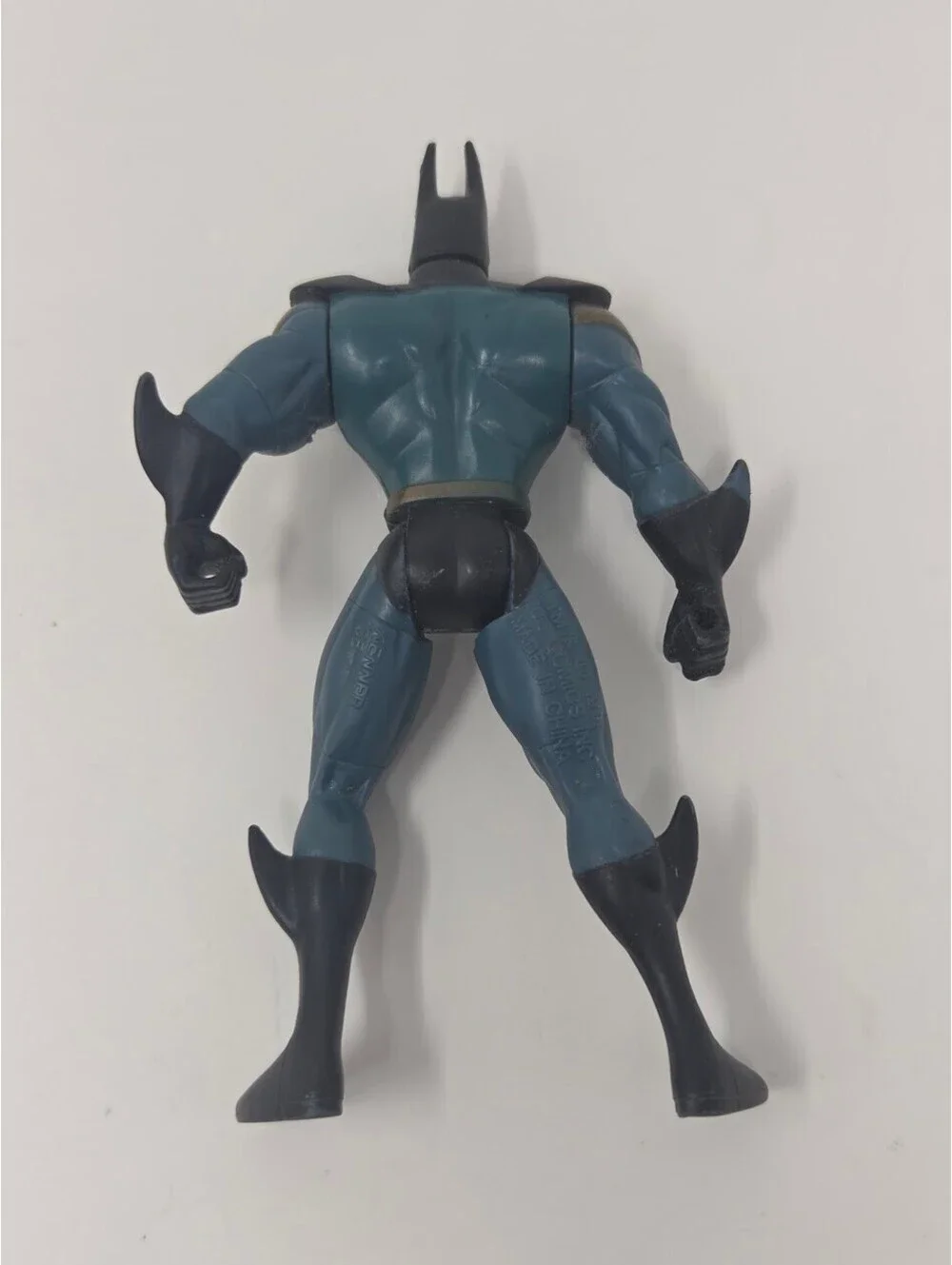 1993 DC Comics Kenner Batman Blue Suit Gold Emblem Figure With Accessory
